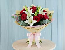 Букет цветов из:  Лилии и Розы в Тетюшах