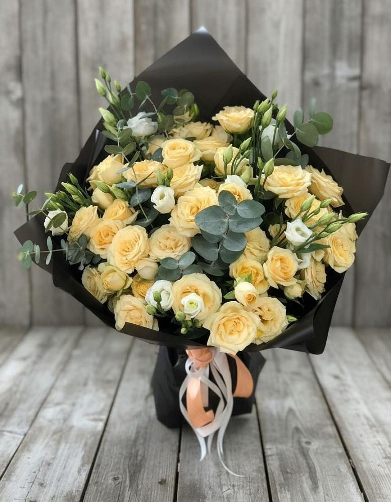 Букет цветов из: Розы и Лизиантусы в Тетюшах