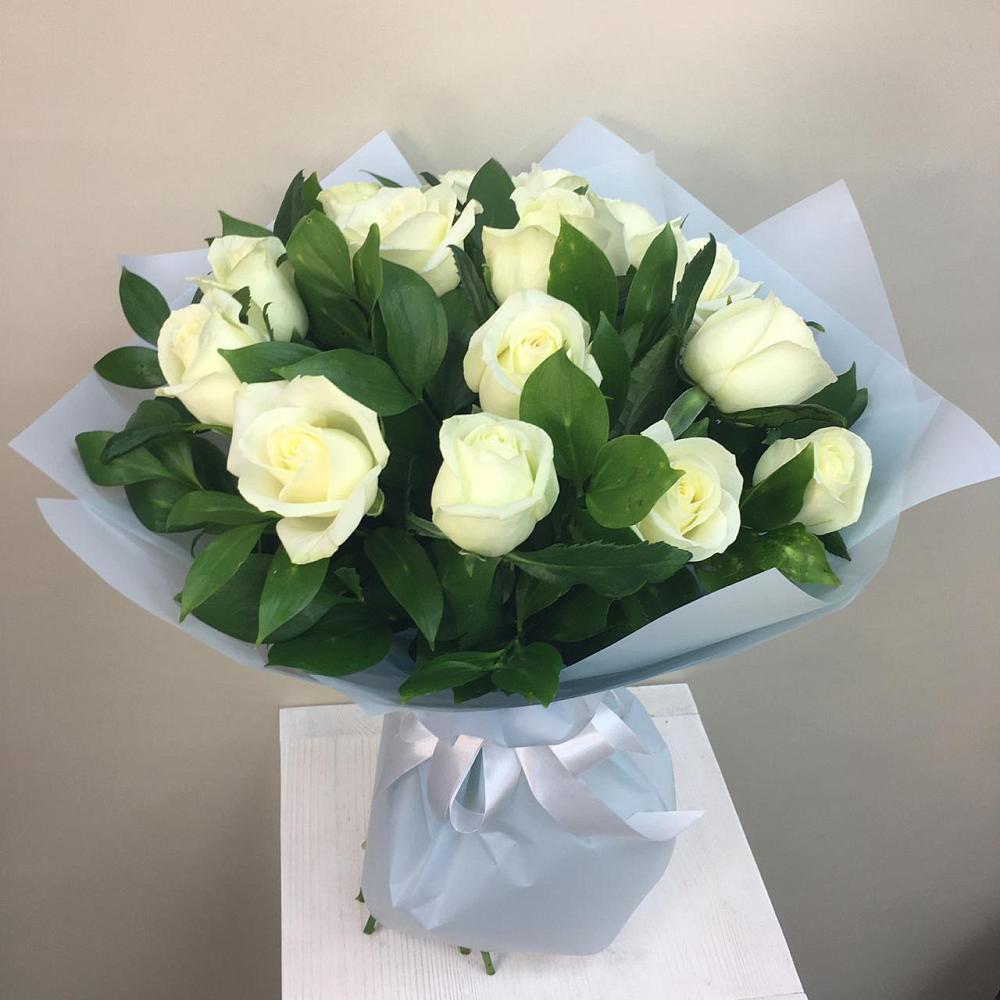 Букет 15 Белых роз Проуд в Тетюшах