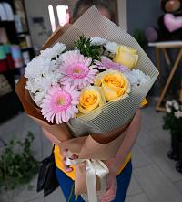 Букет цветов из:  Герберы, Розы и Хризантемы в Тетюшах