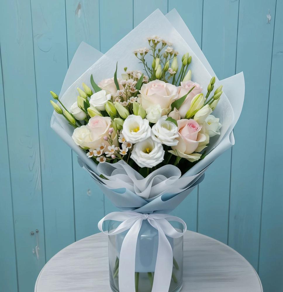 Букет цветов из: Розы и Лизиантусы в Тетюшах