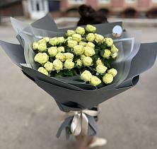 Букет Белые кустовые розы Солинеро в Тетюшах