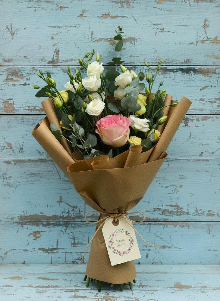 Букет цветов из: Розы и Лизиантусы в Тетюшах