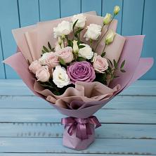 Букет цветов из:  Розы и Лизиантусы в Тетюшах