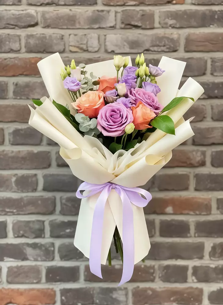 Букет цветов из: Лизиантусы и Розы в Тетюшах