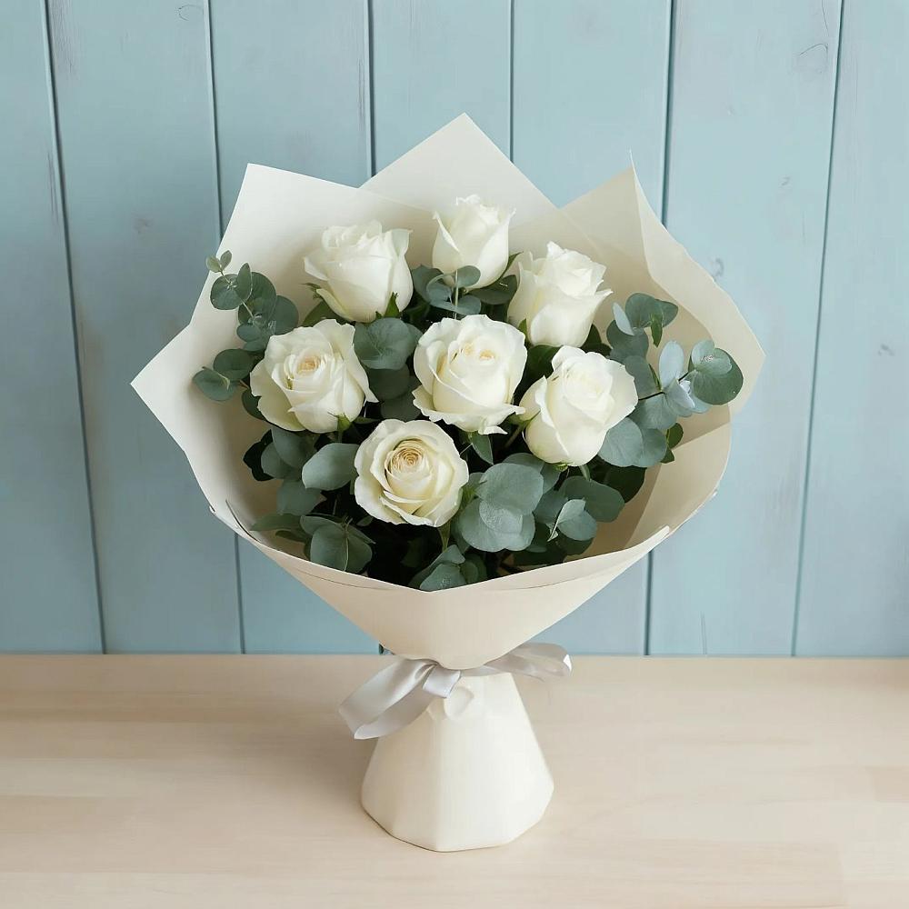 Букет Белые розы в Эвкалипте в Тетюшах