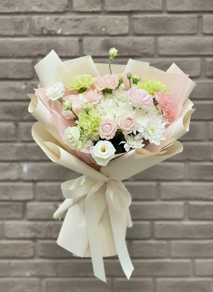 Букет цветов из: Гвоздики, Розы, Лизиантусы и Хризантемы в Тетюшах