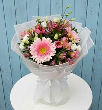 Букет цветов из:  Герберы, Альстромерии и Лизиантусы в Тетюшах