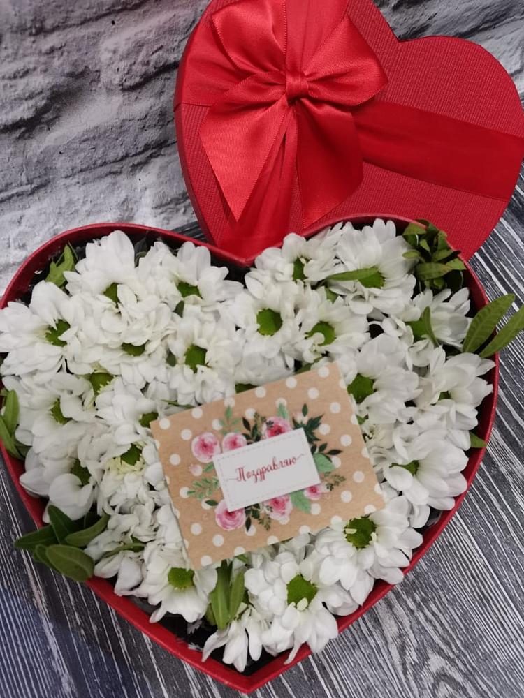 Цветочная композиция из Хризантемы в виде сердца в Тетюшах