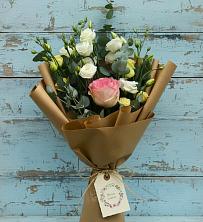 Букет цветов из:  Розы и Лизиантусы в Тетюшах