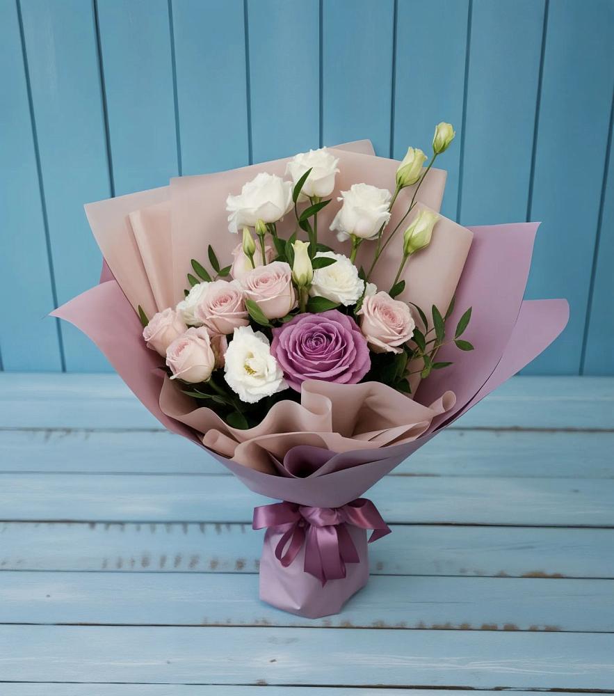 Букет цветов из: Розы и Лизиантусы в Тетюшах